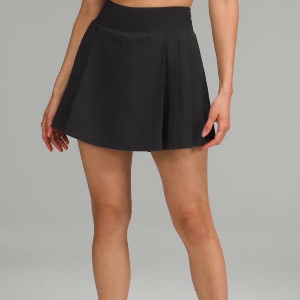 size 6 side pleated lululemon skirt